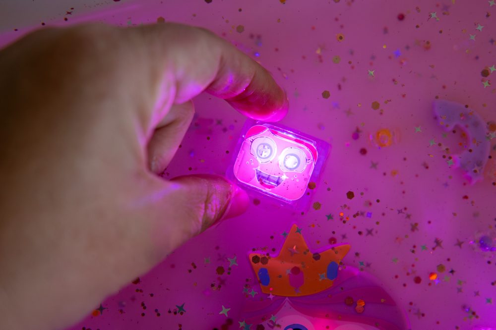 Glo Pals, CASE x5 IDA Kostki sensoryczne świecące w wodzie Księżniczka - zabawka kąpielowa, kolor różowy5